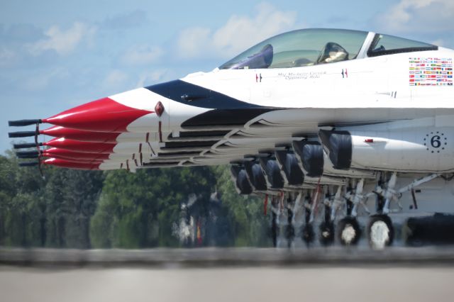 Lockheed F-16 Fighting Falcon — - U.S. Air Force Air Demonstration Squadron (The Thunderbirds) pre-show line up at the 2019 Rochester International Airshow ROC on 25 Aug 19.