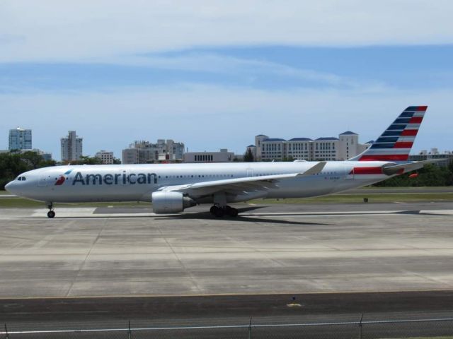 Airbus A330-300 (N273AY)