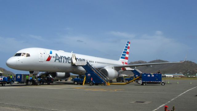 Boeing 757-200 (N188AN)