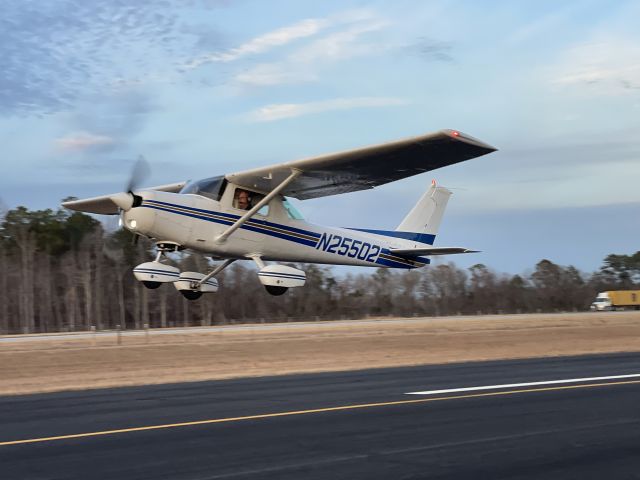 Cessna 152 (N25502) - Take off at Metter Georgia
