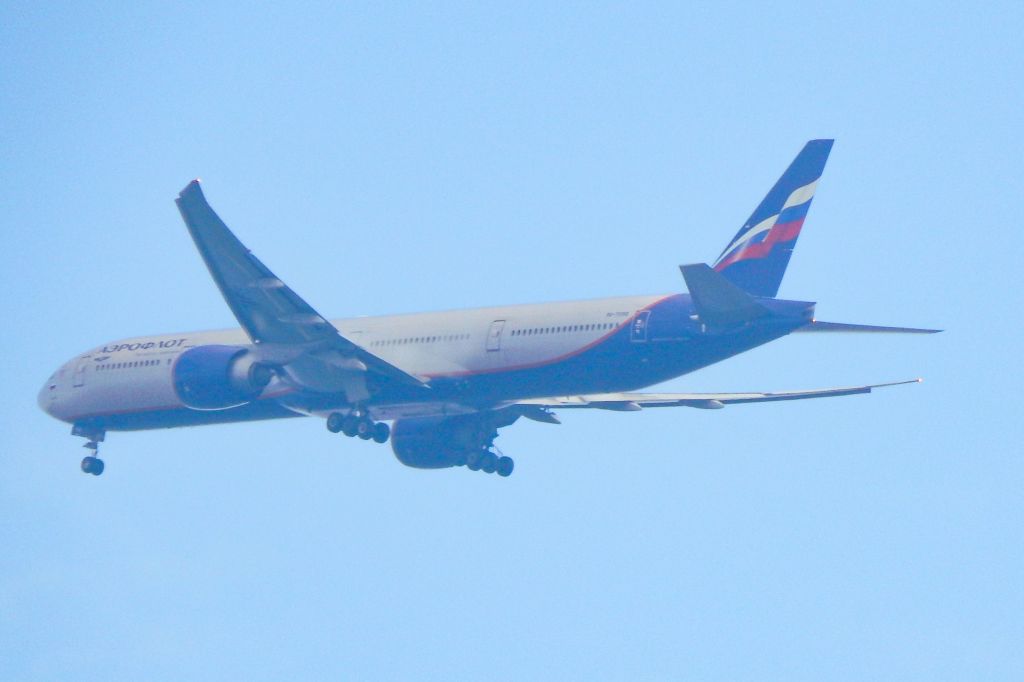 BOEING 777-300ER (RA-73158)