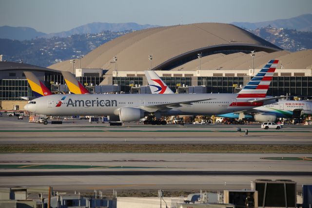 BOEING 777-300ER (N732AN)