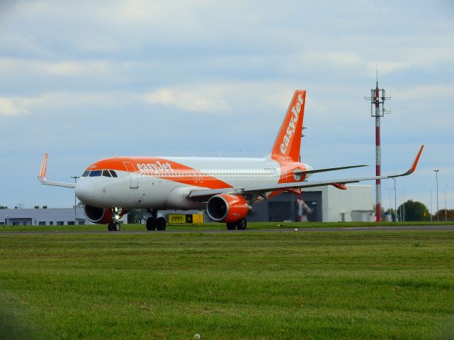 Airbus A320 (G-EZOP) - EPLB