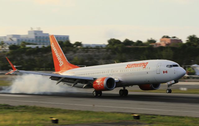 Boeing 737 MAX 8 (C-FYXC)