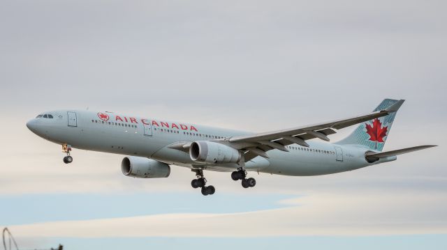 Airbus A330-300 (C-GFAJ) - landing on 8R at CYVR