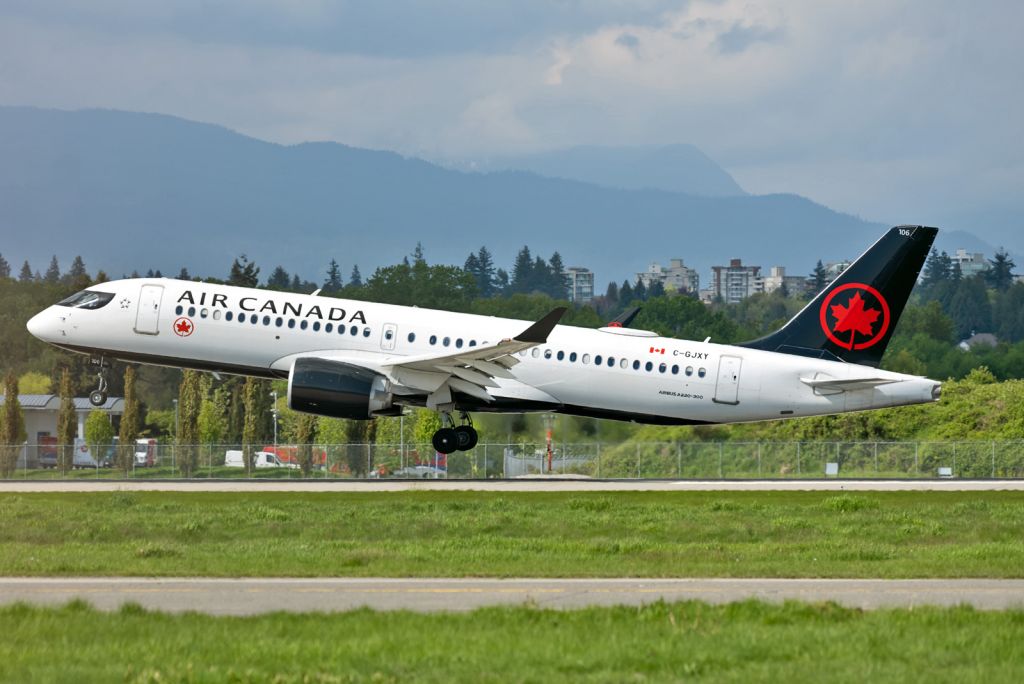 Airbus A220-300 (C-GJXY)