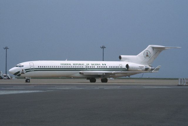 BOEING 727-200 (5N-FGN) - Parked at Tokyo-Haneda Intl Airport on 2001/05/21