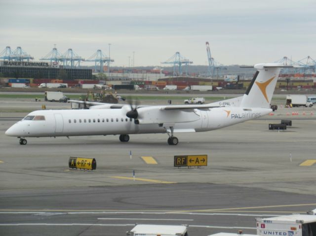de Havilland Dash 8-400 (C-FPAL)