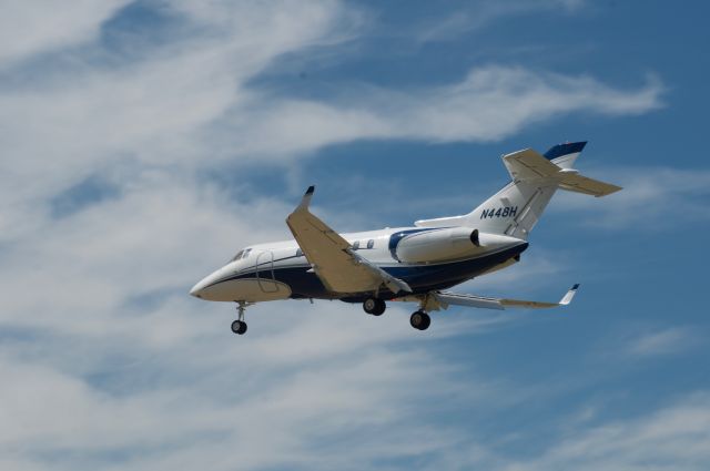 Hawker 800 (N448H) - Hawker over the fence for Runway 13. br /First photo on FlightAware with new paint scheme. br /Best viewed in full.