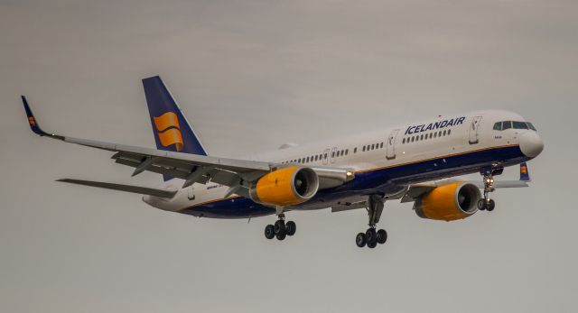 Boeing 757-200 (TF-FIR)