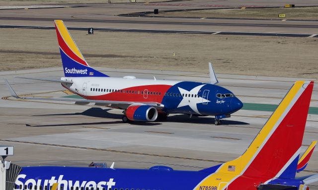 Boeing 737-700 (N931WN) - Lone Star One arriving to Dallas Love Field (please view in "full" for highest image quality)
