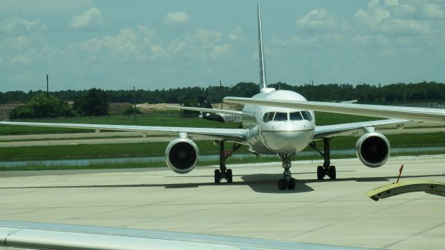 Boeing 757-200 (N17104)