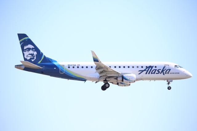 EMBRAER 175 (long wing) (N627QX)