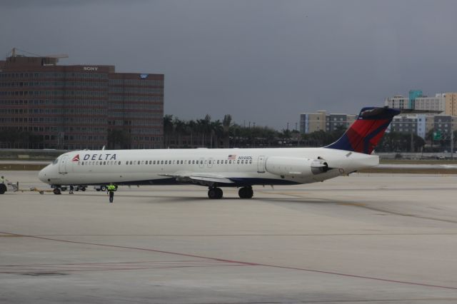 McDonnell Douglas MD-88 (N948DL)