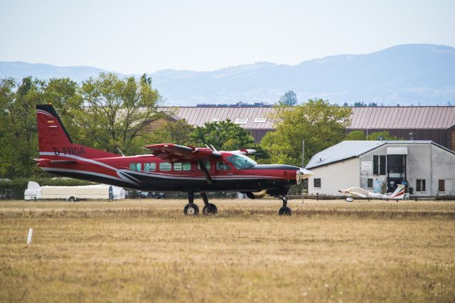 Cessna Caravan (D-FNDA) - Aerodrome de Corbas Rhone France le 16 sept 2018