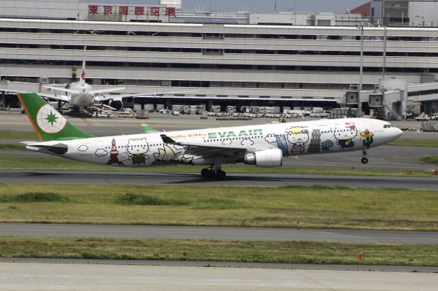 Airbus A330-300 (B-16333) - Takeoff at Haneda Intl Airport Rwy16R on 2012/06/07 "Hello Kitty Around the World c/s"