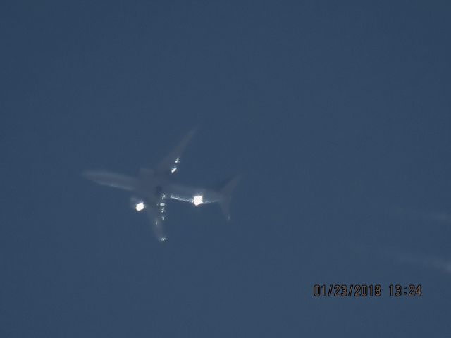 Boeing 737-800 (N815NN)