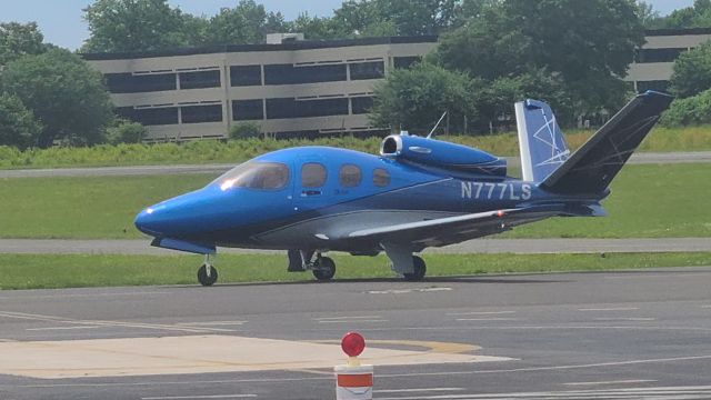 Cirrus Vision SF50 (N777LS) - After Runway 24 arrival