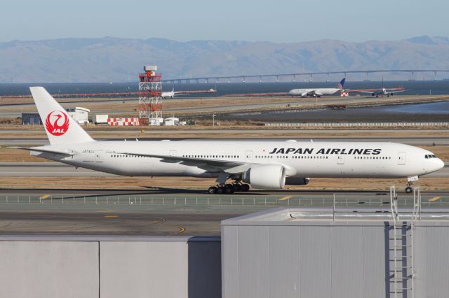 BOEING 777-300ER (JA742J)