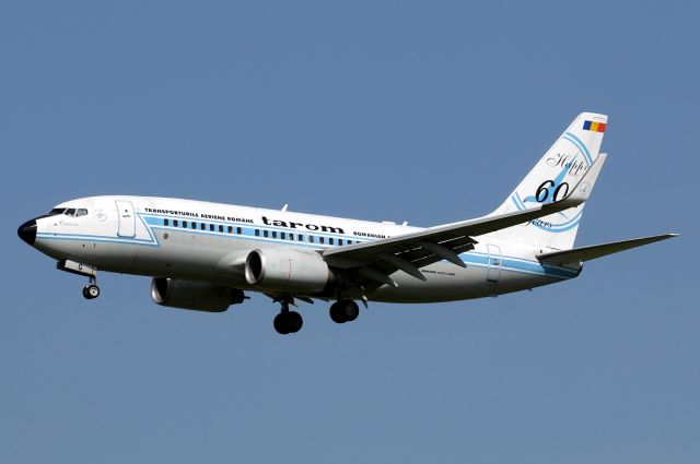 Boeing 737-700 (YR-BGG)