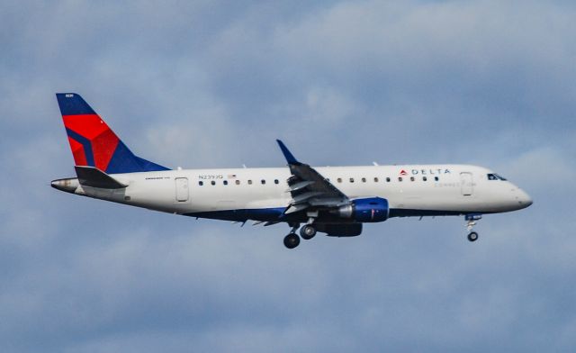 Embraer 175 (N239JQ) - 11/29/20.