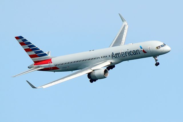 Boeing 757-200 (N199AN) - AA 1553 from Miami forced into "S" turns on 27 approach