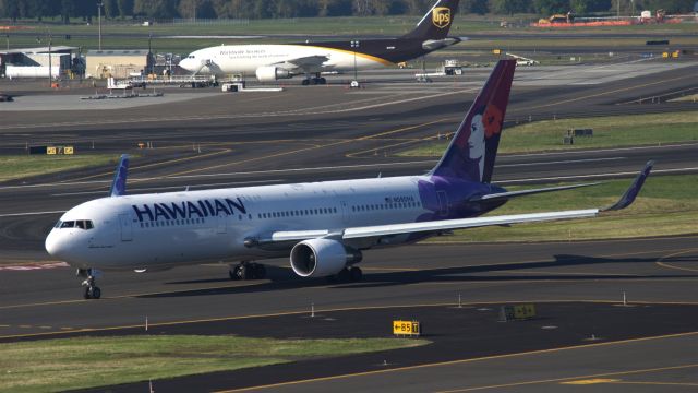 N580HA — - Taxiing prior to departure on runway 28L.