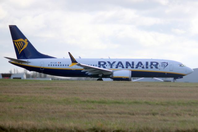 Boeing 737 MAX 8 (EI-IJC) - Departing rwy 22 on 16-Feb-24 operating flight RYR8230 to LEBL.