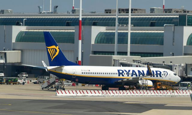 Boeing 737-800 (EI-GJJ) - Ryanair Boeing 737-8AS(WL) EI-GJJ in Roma Fiumicino 