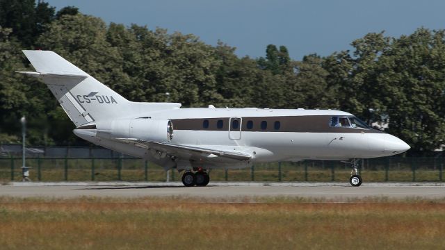 Hawker 800 (CS-DUA)