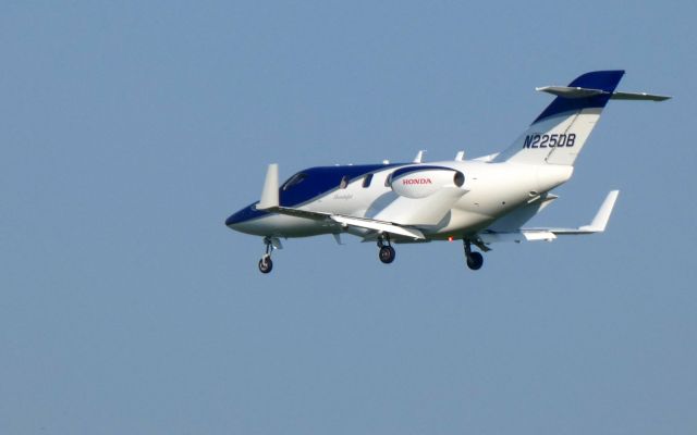 Honda HondaJet (N225DB) - Shown here is a Hondajet HA-420 on final in the Summer of 2018.