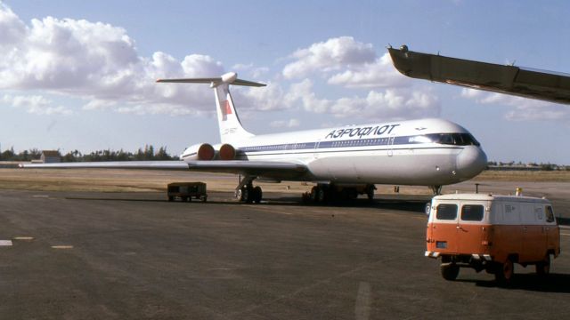 — — - Cuba, La Havane, aéroport José-Marti, janvier 1977