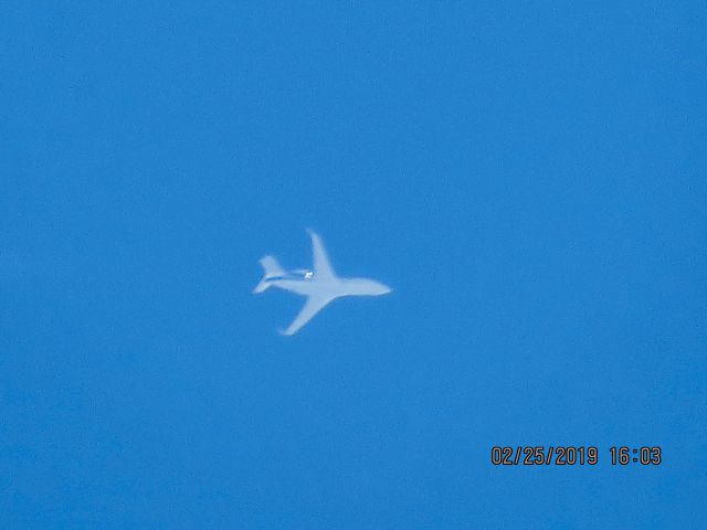 Dassault Falcon 900 (N6VF)