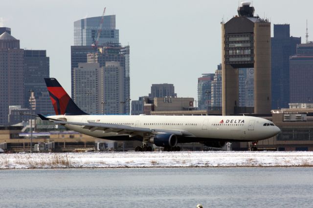 Airbus A330-300 (N824NW)