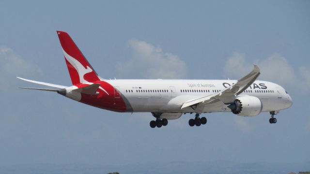 Boeing 787-9 Dreamliner (VH-ZNC) - The inaugural Qantas 787 into Auckland.