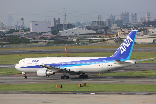 BOEING 767-300 (JA8579)