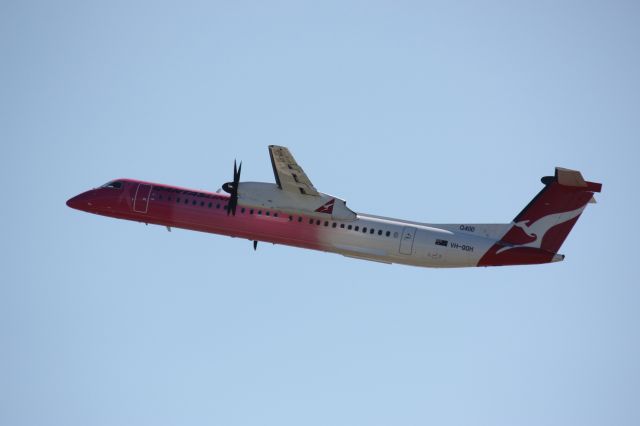 de Havilland Dash 8-400 (VH-QOH)