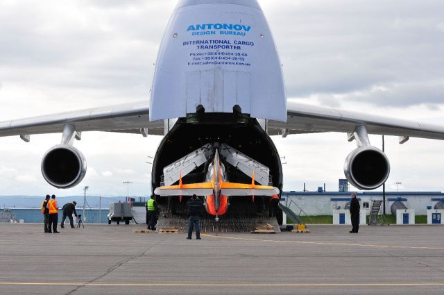 N752XT — - Gannet Being loaded aboard AN124.