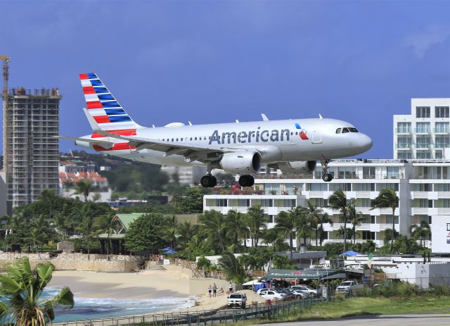 Airbus A319 (N9018E) - American Airlines baby bus crossing the finish line at St Maarten.