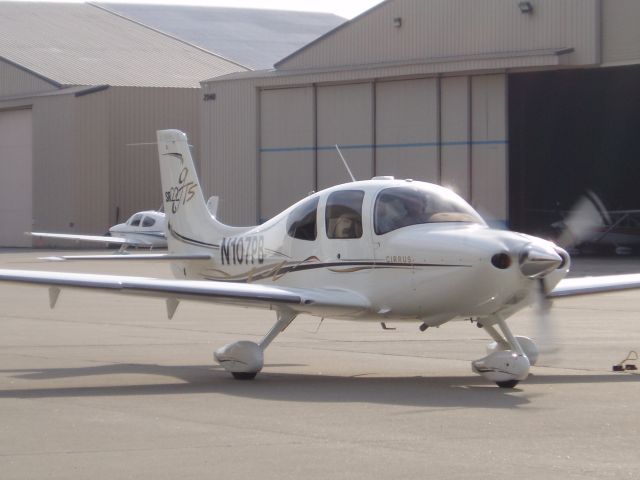 Cirrus SR-22 (N107PB)