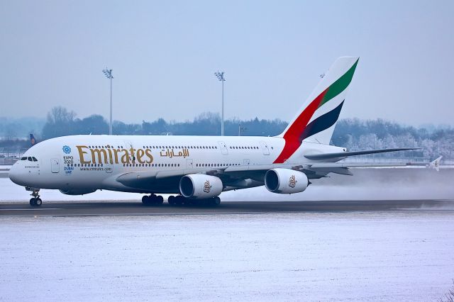 Airbus A380-800 (A6-EEK)