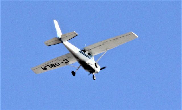 C-GBLR — - C-GBLR Cessna152 CARGAIR LTEE survolant la ville de Lavaltrie QC .le 04-04-2022 à 09:25