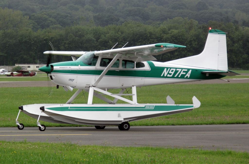 Cessna Skywagon (N97FA) - Aircraft based at RELIANT AIR, where you find the lowest fuel prices on the Danbury airport!