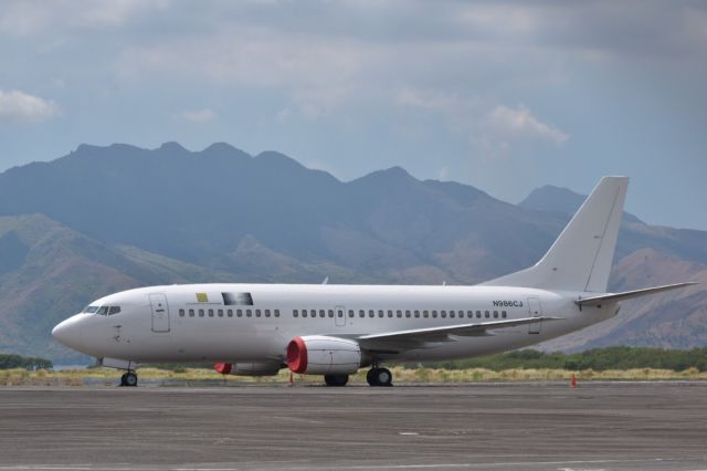 Boeing 737-700 (N986CJ) - Has been parked at Subic Bay Airport for the past few weeks (its now 12 March 2016). Bears two logos: LCG Group of Companies (Philippines) and Platinum Skies.