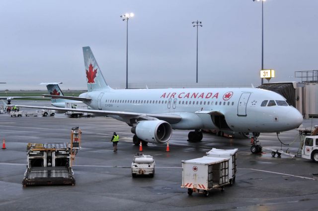 Airbus A320 (C-FGKH)