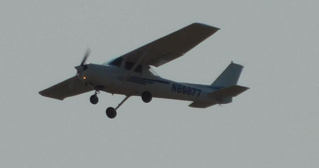 Cessna 152 (N89877) - N89877 on Approach to CVO 09 August 2018.