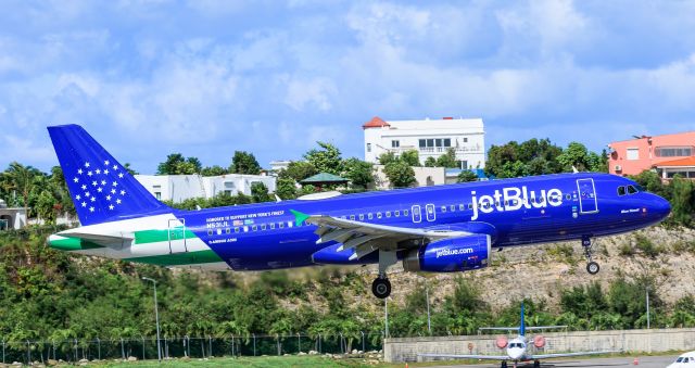 Airbus A320 (N531JL) - JetBlue N531JL landing at TNCM St Maarten on 01/12/2018