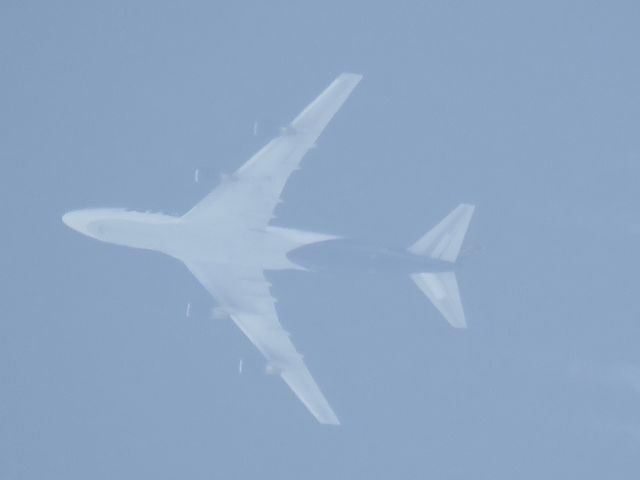 Boeing 747-400 (N464MC)