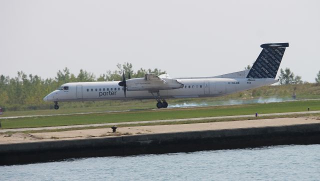 de Havilland Dash 8-100 (C-GLQE)