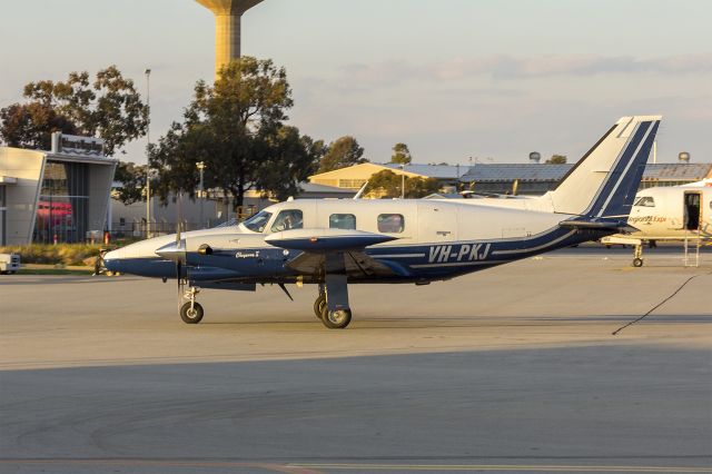 Piper Cheyenne 2 (VH-PKJ) - Piper PA-31T Cheyenne II (VH-PKJ) at Wagga Wagga Airport